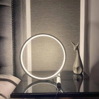 Luminária de Mesa LED e Touch Moderna